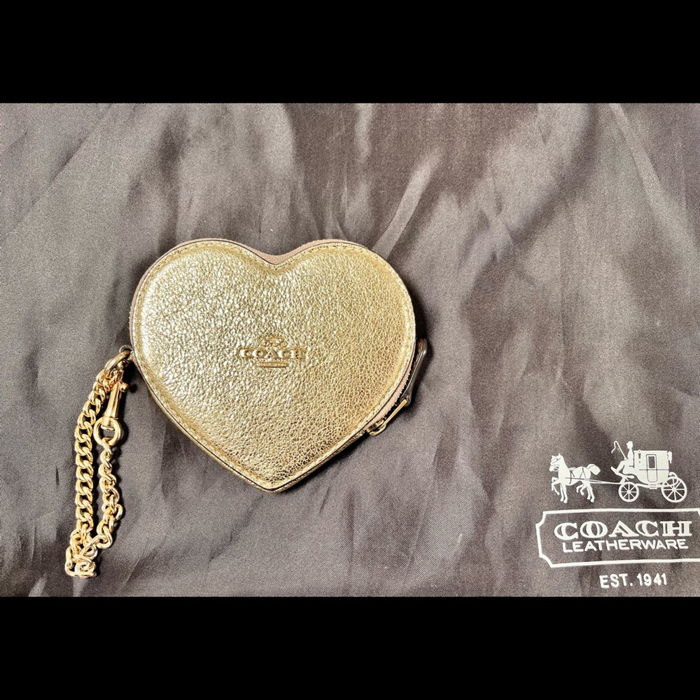 Beautiful Coach coin purse! Perfect condition, no scuffs no scratches! Gorgeous!
